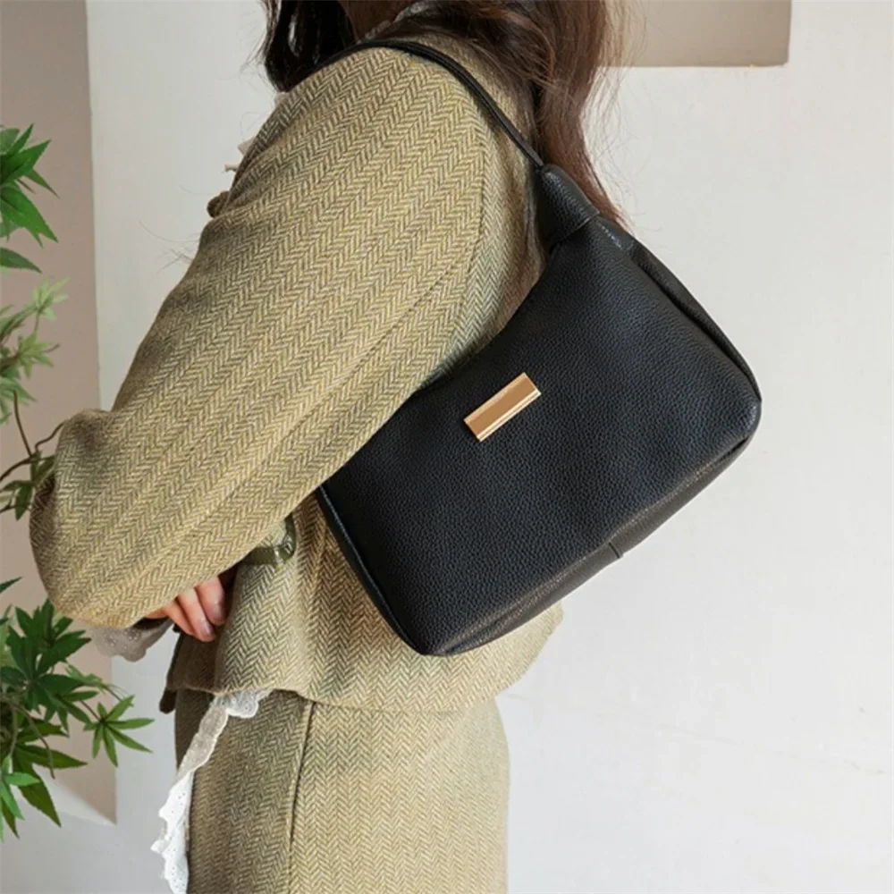 Female Casual Commuter Handbag Trendy Versatile Hobo Bag New Fashion Women’s PU Leather Shoulder Bags Solid Color Underarm Bag
Female Casual Commuter Handbag Trendy Versatile Hobo Bag New Fashion Women’s PU Leather Shoulder Bags Solid Color Underarm Bag
