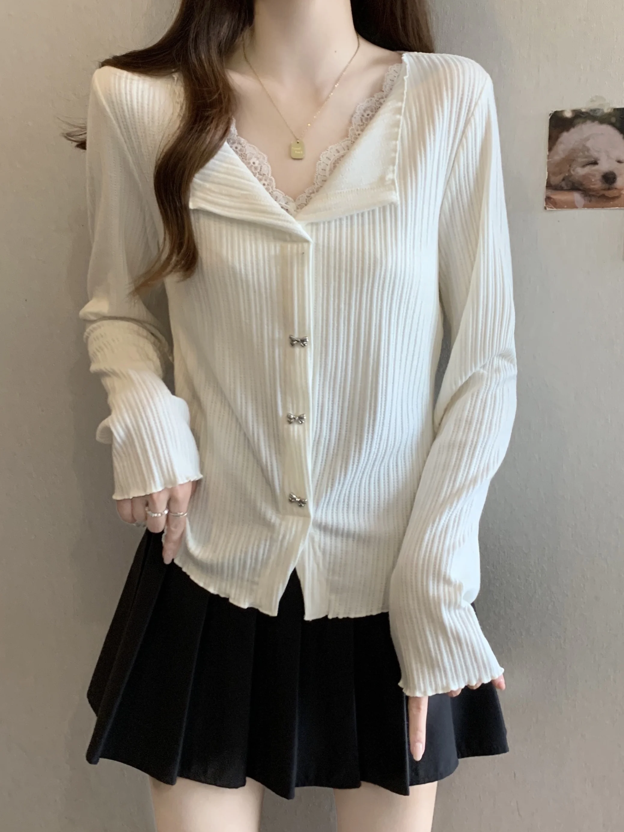 French Sle Lace Patchwork V-Ne Long Sve ort Coat Women's Base irt Spring 2026 plus Size Slimming Top
French Sle Lace Patchwork V-Ne Long Sve ort Coat Women's Base irt Spring 2026 plus Size Slimming Top