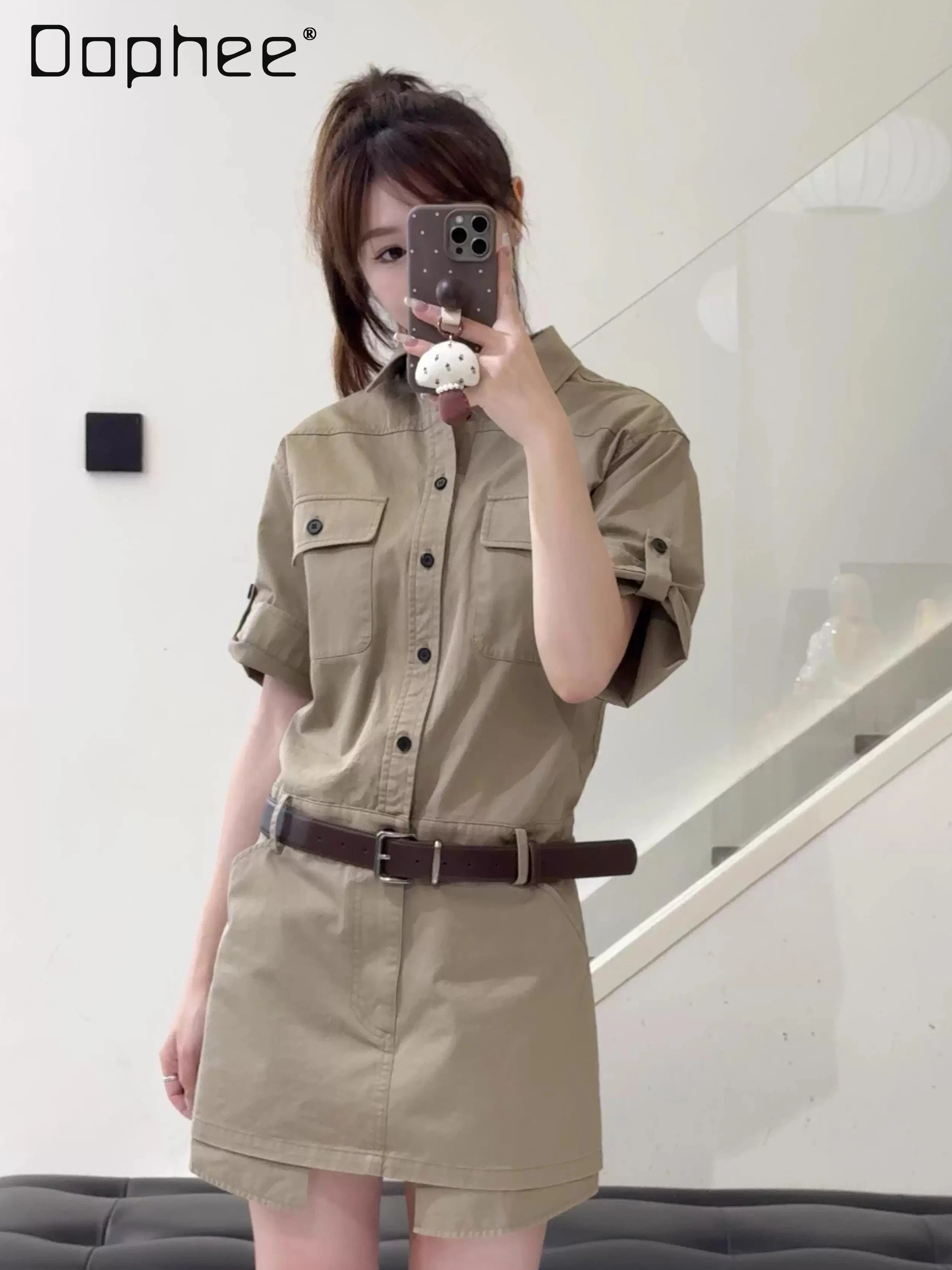 Уличные индивидуальные однобортные платья трапециевидной формы с воротником-поло и короткими рукавами, корейское модное тонкое мини-платье с высокой талией
Уличные индивидуальные однобортные платья трапециевидной формы с воротником-поло и короткими рукавами, корейское модное тонкое мини-платье с высокой талией