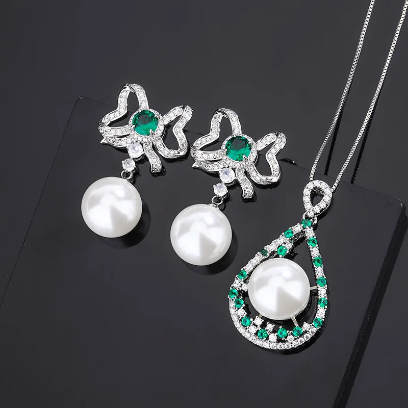 New hot-selling gold-plated set of beads with white pearls and emerald green accents16mm14mm
New hot-selling gold-plated set of beads with white pearls and emerald green accents16mm14mm