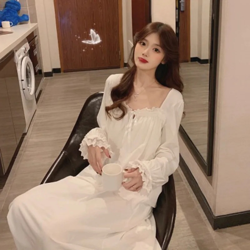 Spring and Autumn Sweet Princess Style Lace Court Lace Long-sleeved Nightgown Female Loose Long Over The Knee Girls Homewear
Spring and Autumn Sweet Princess Style Lace Court Lace Long-sleeved Nightgown Female Loose Long Over The Knee Girls Homewear