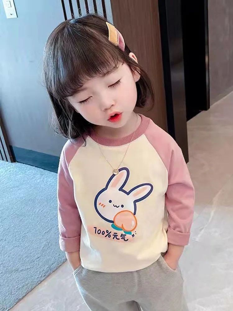 Модная футболка с длинным рукавом для девочек, весна-осень 2026, новая коллекция, корейский стиль, базовая хлопковая футболка для малышей, повседневный стиль, круглый вырез
Модная футболка с длинным рукавом для девочек, весна-осень 2026, новая коллекция, корейский стиль, базовая хлопковая футболка для малышей, повседневный стиль, круглый вырез