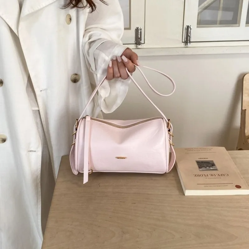 Faux Leather Shoulder Bag with Metal Logo, Multi-Color for Daily Use, Shopping, Dating, Commuting and Short Hand Bags for Women
Faux Leather Shoulder Bag with Metal Logo, Multi-Color for Daily Use, Shopping, Dating, Commuting and Short Hand Bags for Women