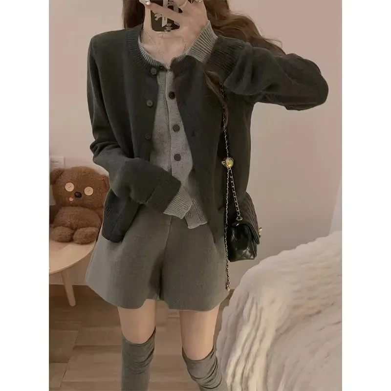 Women New Mock Two Piece Cardigans O-Neck Single Breasted Knit Sweater Chic Fashion Spring Autumn Loose Casual Sweater Cardigans
Women New Mock Two Piece Cardigans O-Neck Single Breasted Knit Sweater Chic Fashion Spring Autumn Loose Casual Sweater Cardigans