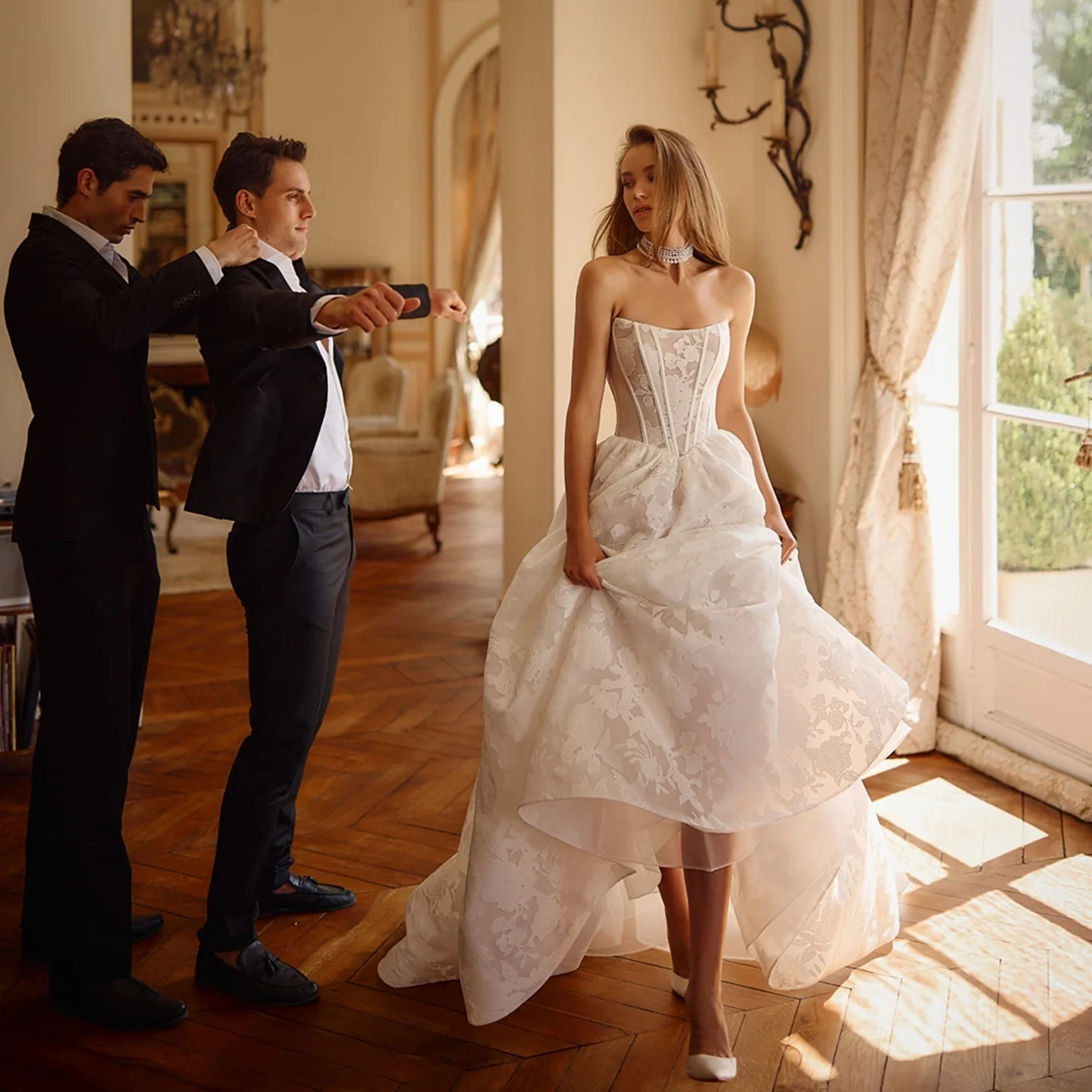 Sharon Said 2025 High Quality A-Line Strapless Off White Wedding Dress Elegant sleeveless Princess Bridal Gowns SW173 Customized
Sharon Said 2025 High Quality A-Line Strapless Off White Wedding Dress Elegant sleeveless Princess Bridal Gowns SW173 Customized