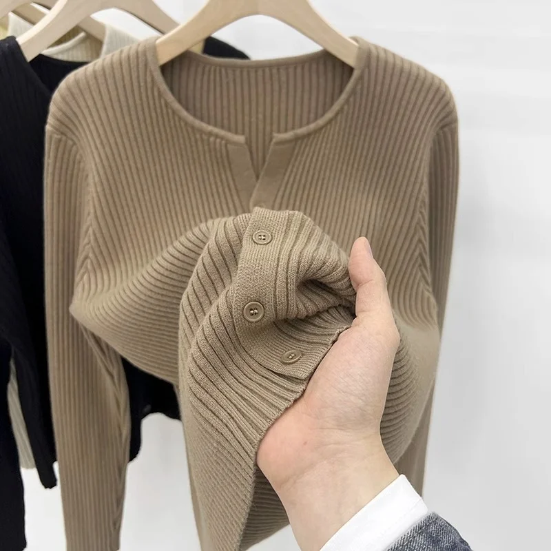 French Retro Stripe Knitted Open Shirt Women Early Autumn High-end Wool Coat Innerwear Loose Top
French Retro Stripe Knitted Open Shirt Women Early Autumn High-end Wool Coat Innerwear Loose Top