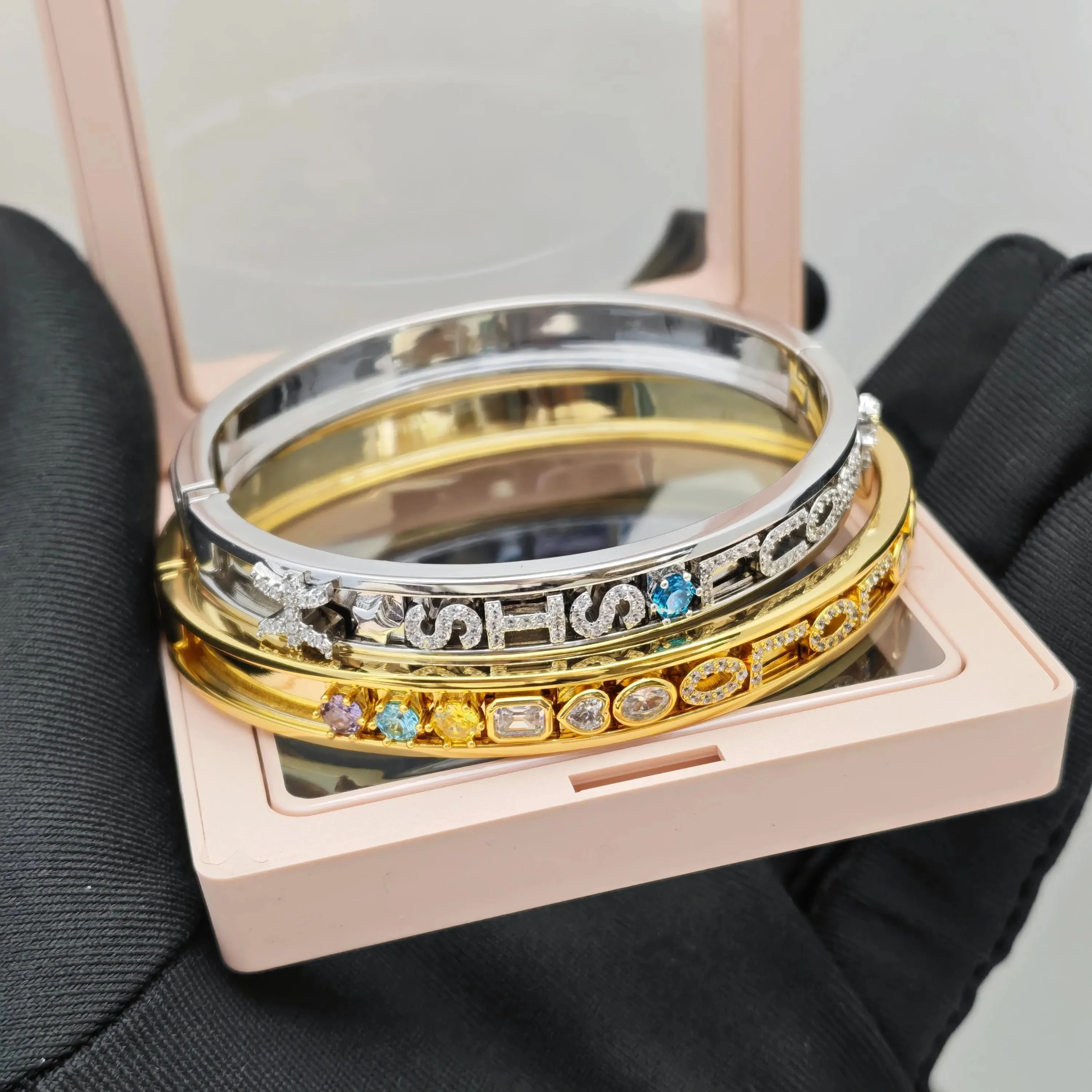 Персонализированный браслет-слайдер с 12 вариантами английских букв, подвесками в виде камней, сердечек и звезд, регулируемый браслет для женщин
Персонализированный браслет-слайдер с 12 вариантами английских букв, подвесками в виде камней, сердечек и звезд, регулируемый браслет для женщин