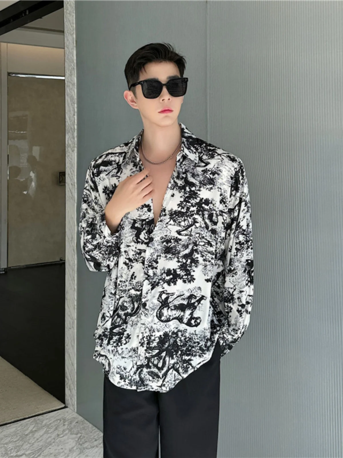 Новая летняя модная тонкая мужская рубашка в китайском стиле, свободного кроя, с принтом акварельного горного пейзажа, повседневная, из полиэстера
Новая летняя модная тонкая мужская рубашка в китайском стиле, свободного кроя, с принтом акварельного горного пейзажа, повседневная, из полиэстера