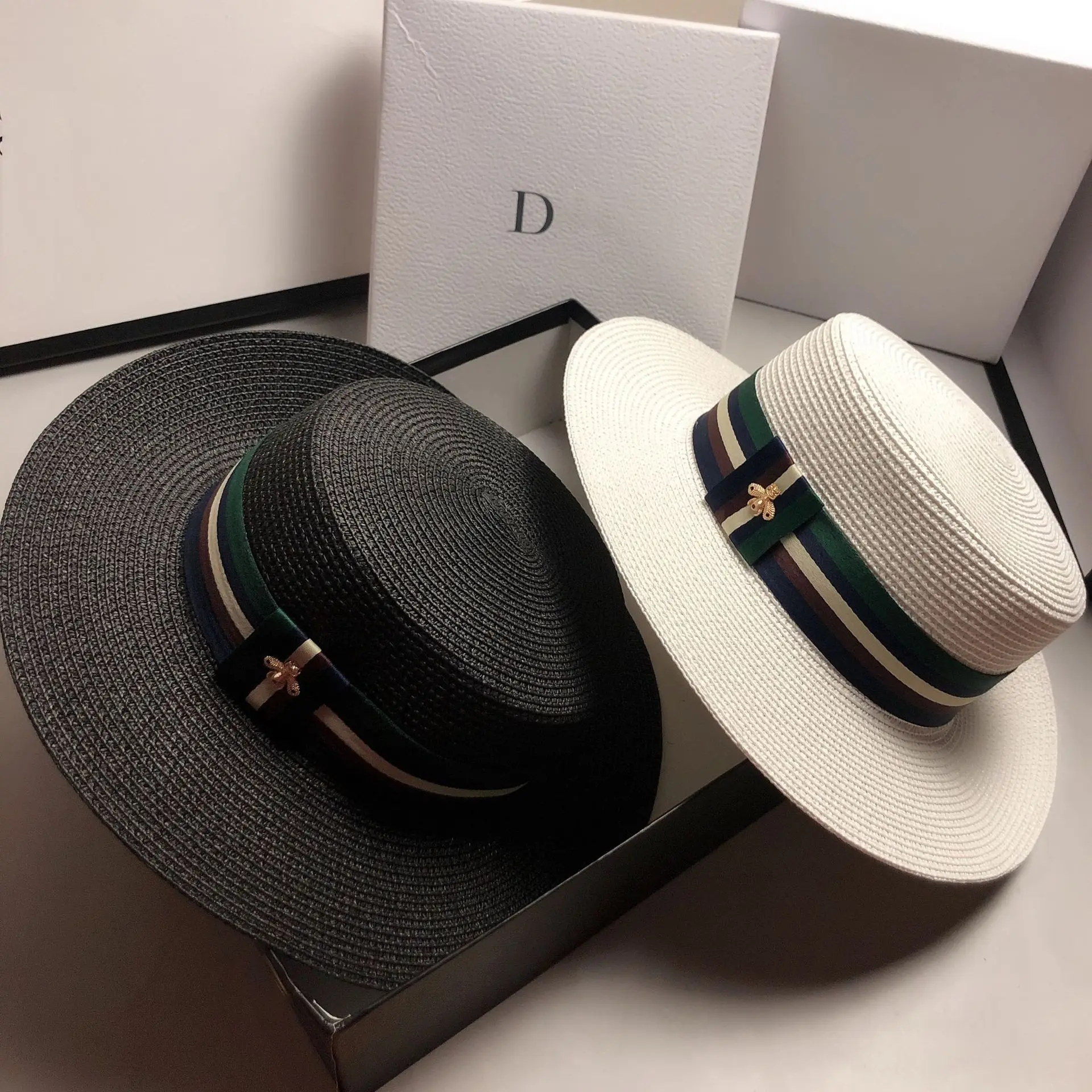 Multicolor striped bee flat top hat summer fashion Korean version travel sunshade and anti-squat big brim straw hat
Multicolor striped bee flat top hat summer fashion Korean version travel sunshade and anti-squat big brim straw hat