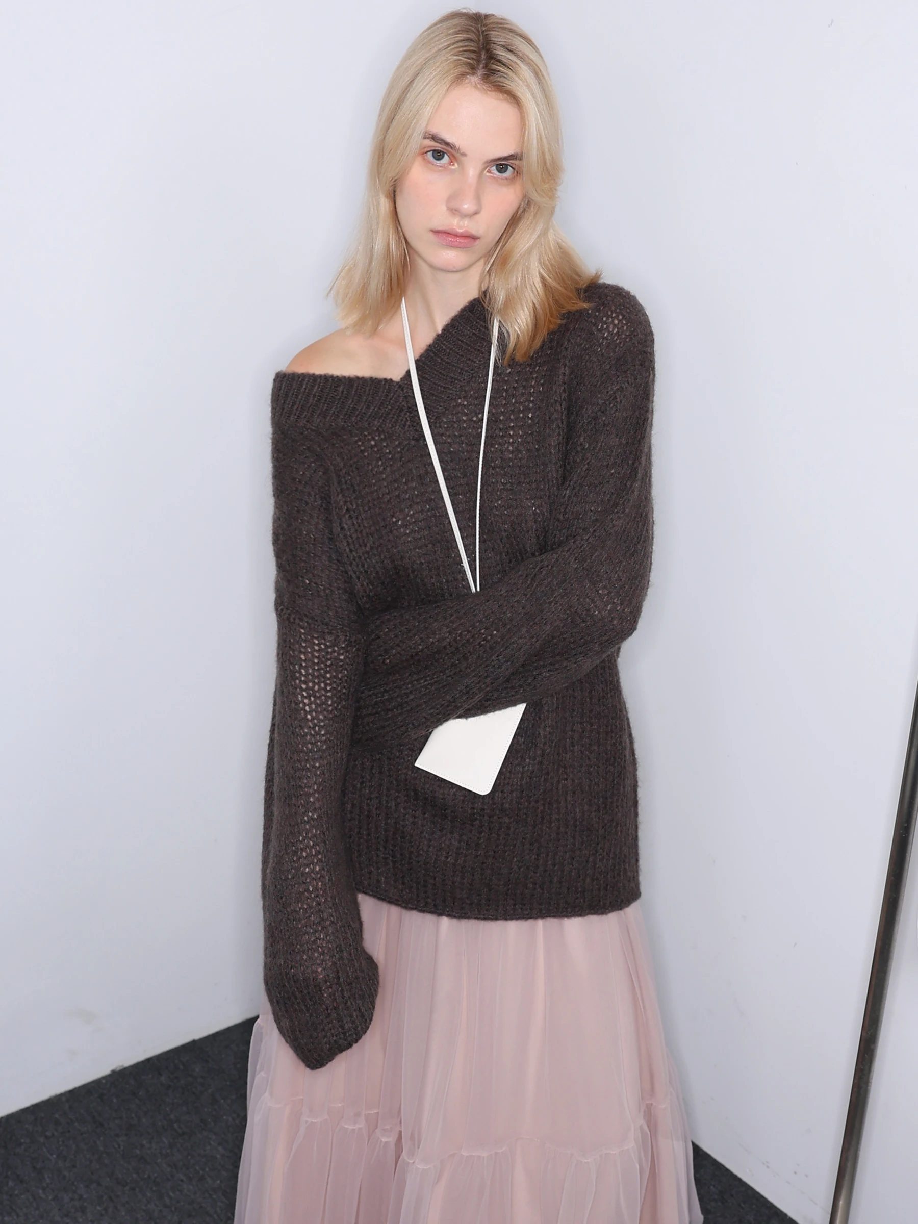 Женский высококачественный вязаный свитер Laid-ba с длинным рукавом и V-образным вырезом, повседневный, модный, цвета карамели, JDE
Женский высококачественный вязаный свитер Laid-ba с длинным рукавом и V-образным вырезом, повседневный, модный, цвета карамели, JDE