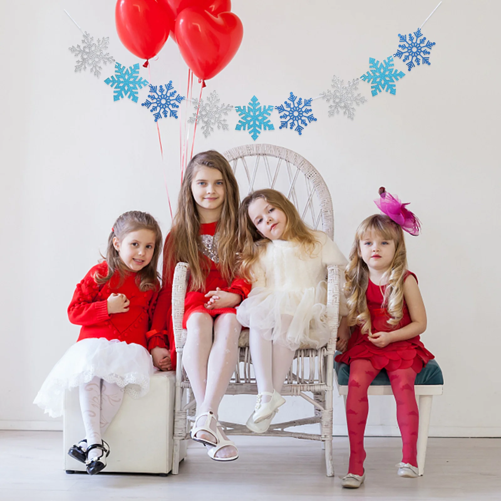 2Sets Snowflake Hanging Streamer Christmas Decorative Flag for Party Home Festival Mantel Hanging Decor Bunting
2Sets Snowflake Hanging Streamer Christmas Decorative Flag for Party Home Festival Mantel Hanging Decor Bunting