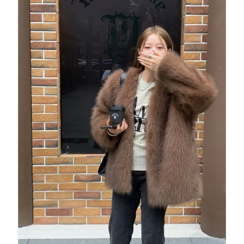 Пальто из искусственного меха, зимние свободные женские зимние элегантные уличные куртки 2025 для офисных женщин, модные новые мягкие повседневные куртки
Пальто из искусственного меха, зимние свободные женские зимние элегантные уличные куртки 2025 для офисных женщин, модные новые мягкие повседневные куртки