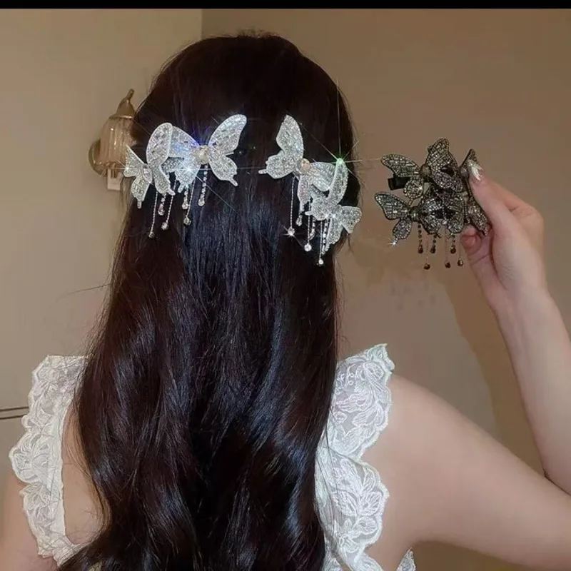 Sparkling Diamond Butterfly Tassel Hair Clip – A sophisticated side clip with a stylish, mood-enhancing design
Sparkling Diamond Butterfly Tassel Hair Clip – A sophisticated side clip with a stylish, mood-enhancing design