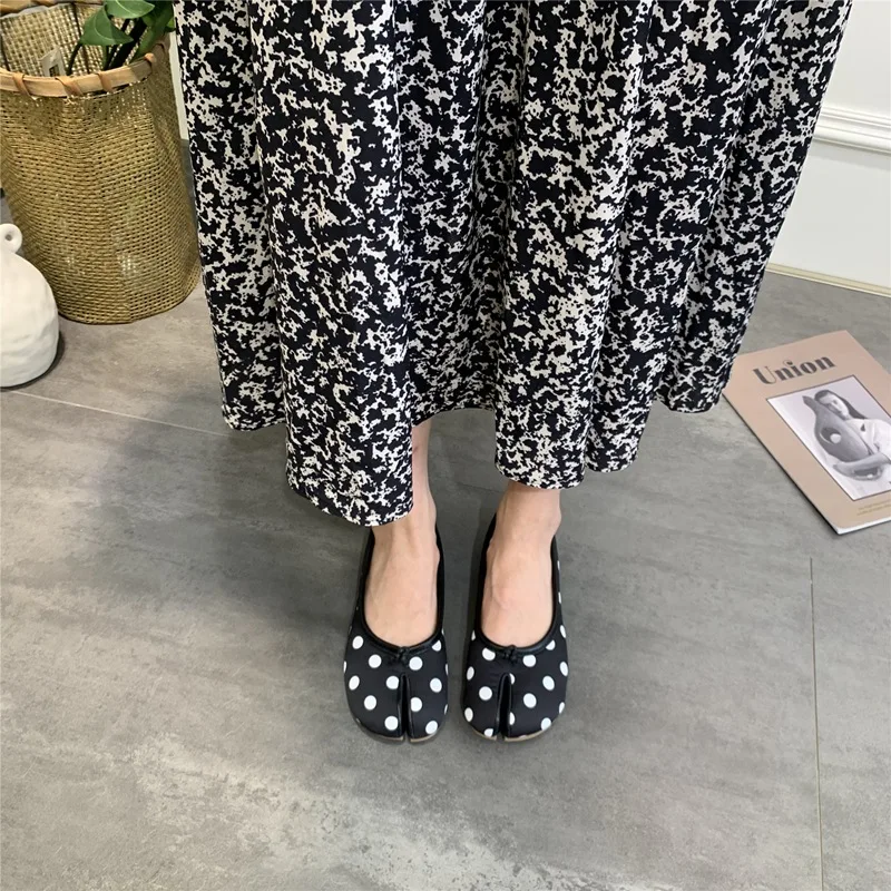 Japanese Style Tabi Ninja Shoes Split Hoof Toe Boat Female 2026 Polka Dot Women Retro Flats Mocasines Ballerina Shoe
Japanese Style Tabi Ninja Shoes Split Hoof Toe Boat Female 2026 Polka Dot Women Retro Flats Mocasines Ballerina Shoe