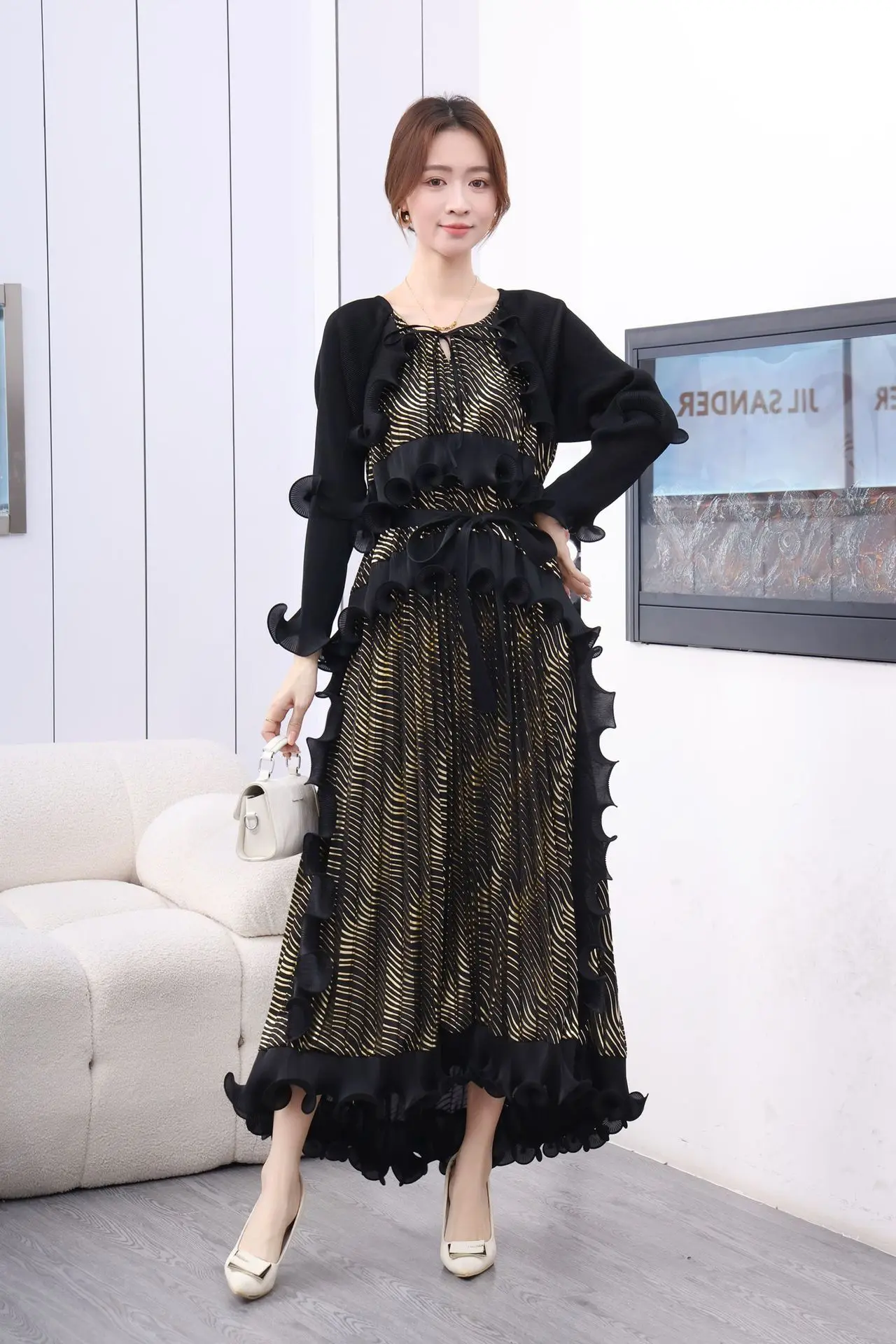 Summer Fashion Casual Ruffle Miyake Solid Colour Round Neck Women's Dresses Loose Peplum Striped Big Hem Dress 2025 New ALSEY
Summer Fashion Casual Ruffle Miyake Solid Colour Round Neck Women's Dresses Loose Peplum Striped Big Hem Dress 2025 New ALSEY