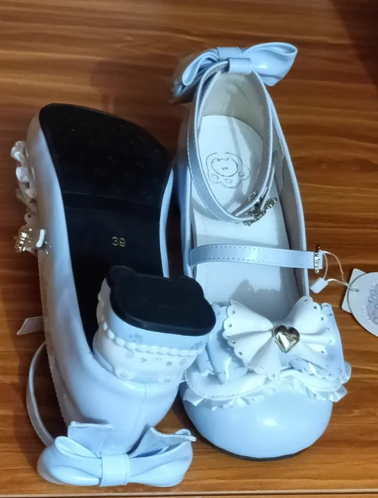 Новые весенне-осенние туфли на массивном каблуке в стиле Лолита, оригинальный дизайн, для женщин, с милыми фигурными каблуками, кожаные туфли для девочек
Новые весенне-осенние туфли на массивном каблуке в стиле Лолита, оригинальный дизайн, для женщин, с милыми фигурными каблуками, кожаные туфли для девочек