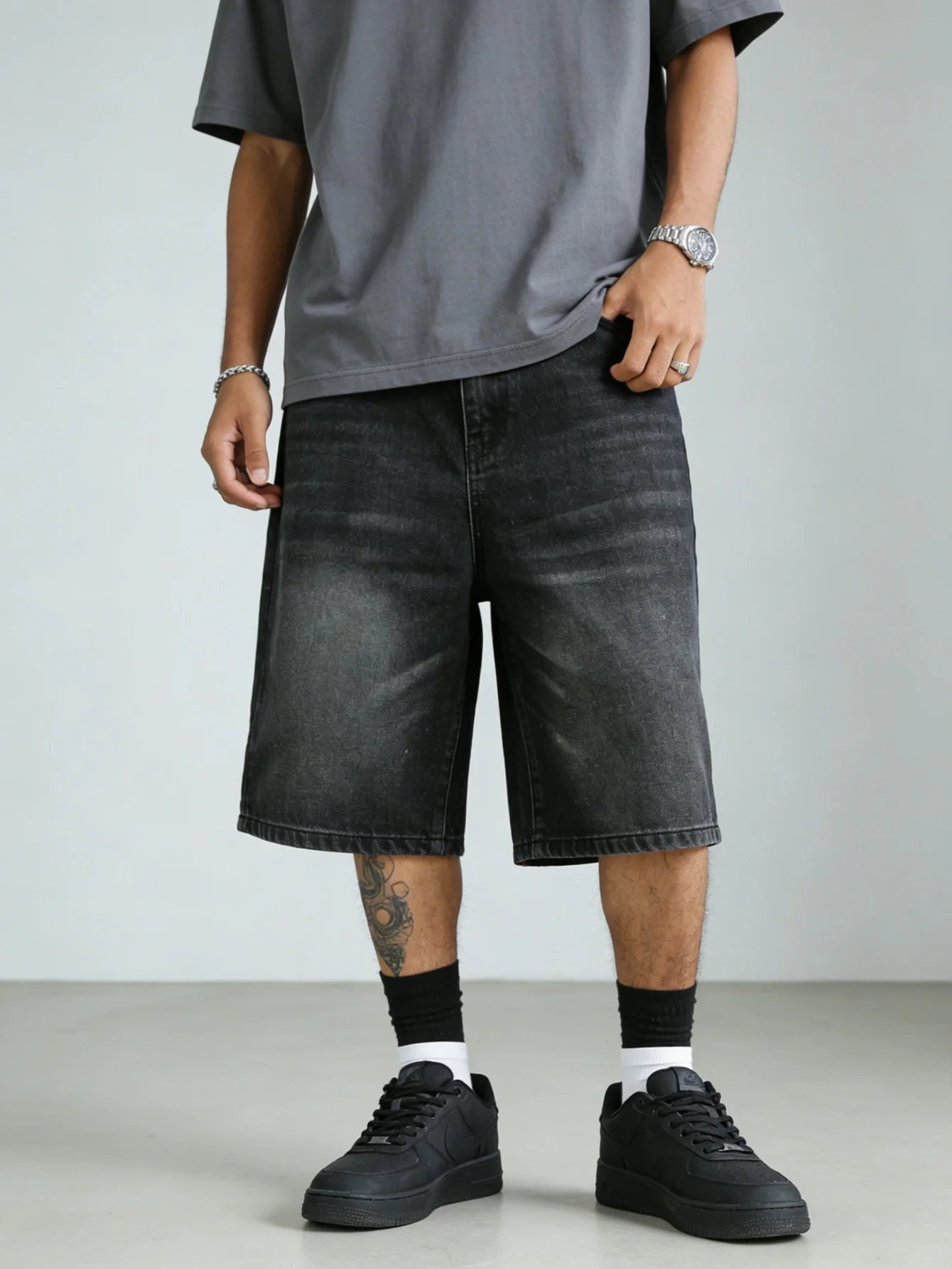 Simple black non stretch denim jorts men loose casual style solid color daily all match comfortable shorts
Simple black non stretch denim jorts men loose casual style solid color daily all match comfortable shorts