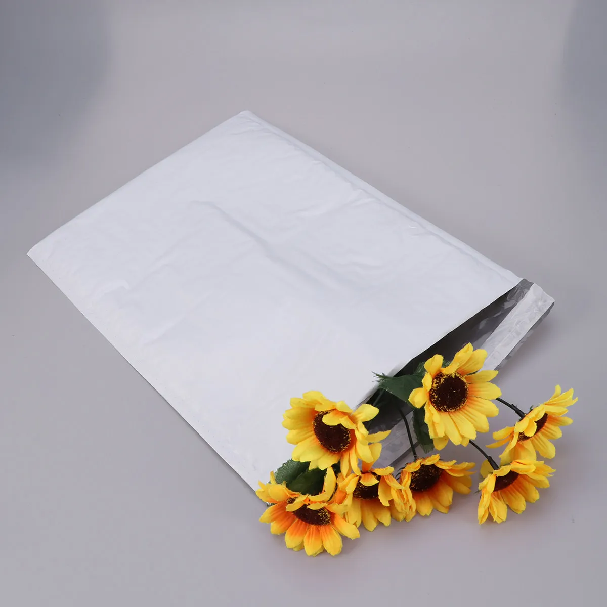 10Pcs Bubble Mailing Bags Flexible Padded Envelopes Waterproof Packaging Mailing Bags 26x34cm Tamper Evident Anti-Shock
10Pcs Bubble Mailing Bags Flexible Padded Envelopes Waterproof Packaging Mailing Bags 26x34cm Tamper Evident Anti-Shock