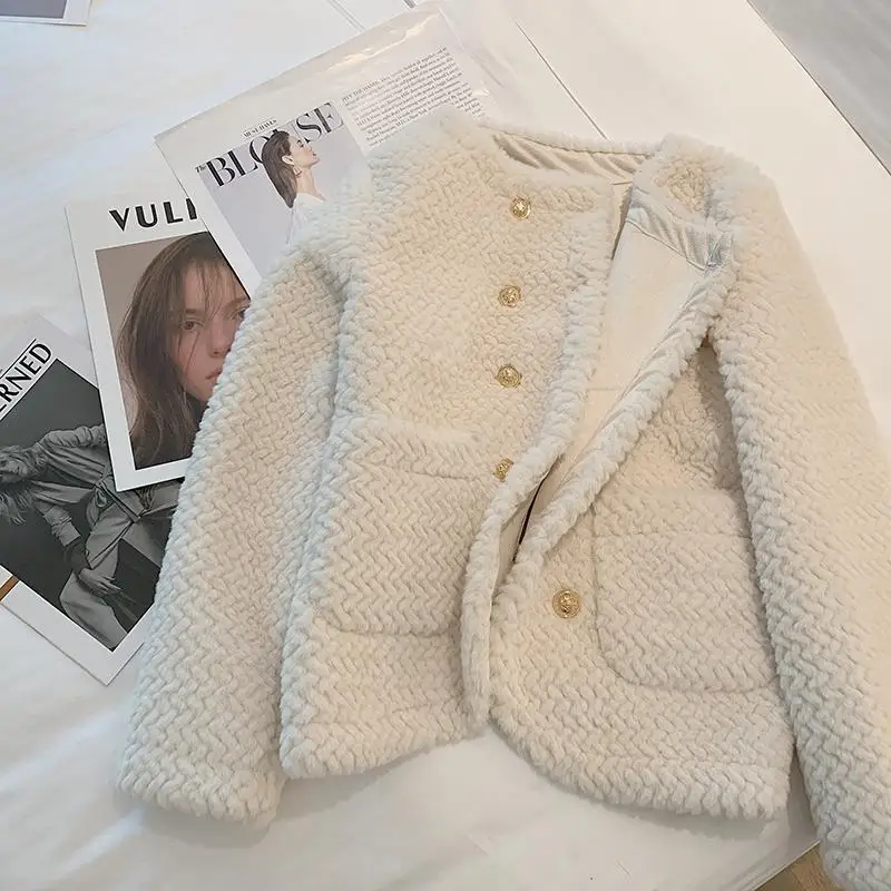 Lamb wool jacket women's short 2022 winter new fleece thickened imitation fur integrated lamb fleece top
Lamb wool jacket women's short 2022 winter new fleece thickened imitation fur integrated lamb fleece top
