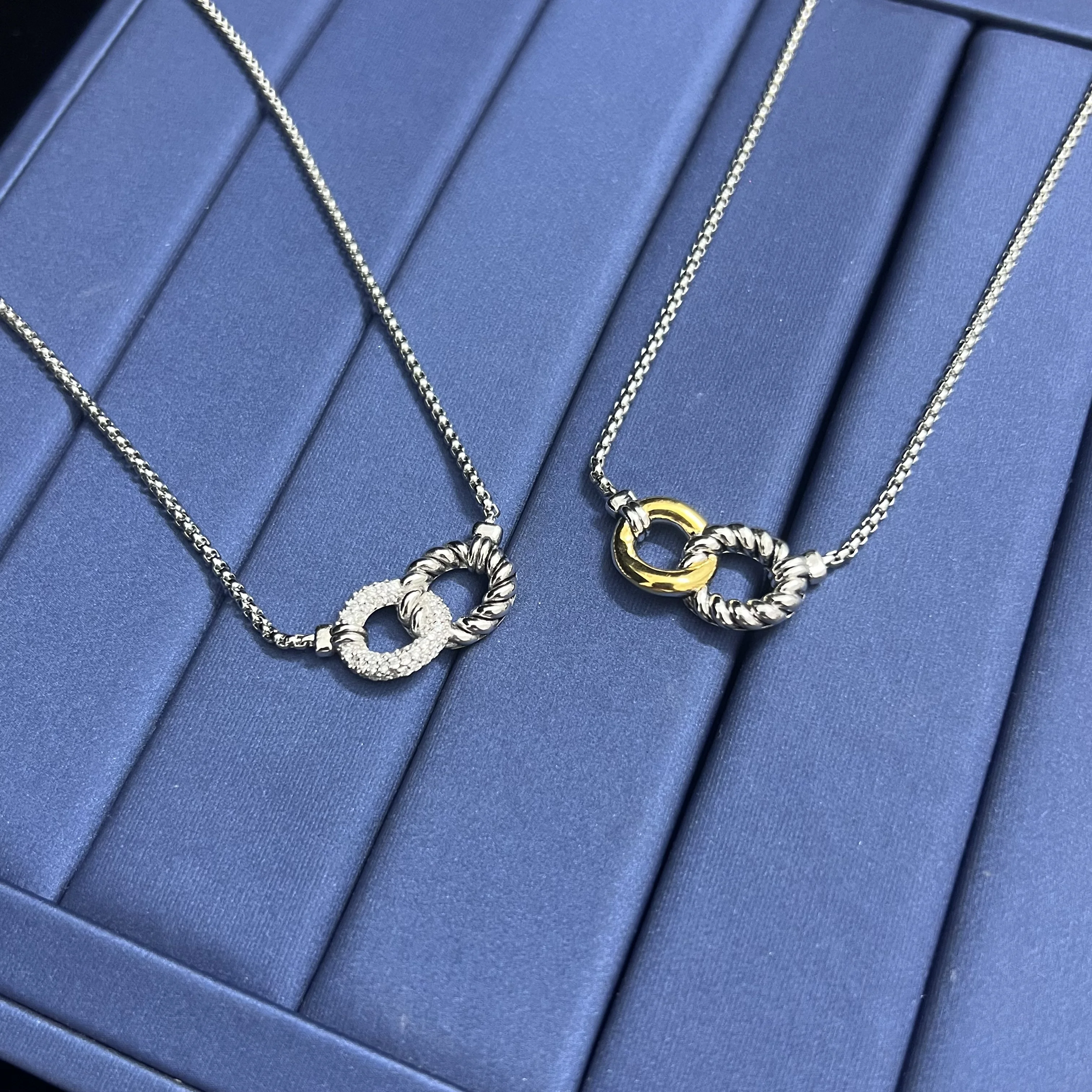 S925 sterling silver 2025 new color separation curb chain necklace neutral fashion trend retro personality simple luxury jewelry
S925 sterling silver 2025 new color separation curb chain necklace neutral fashion trend retro personality simple luxury jewelry