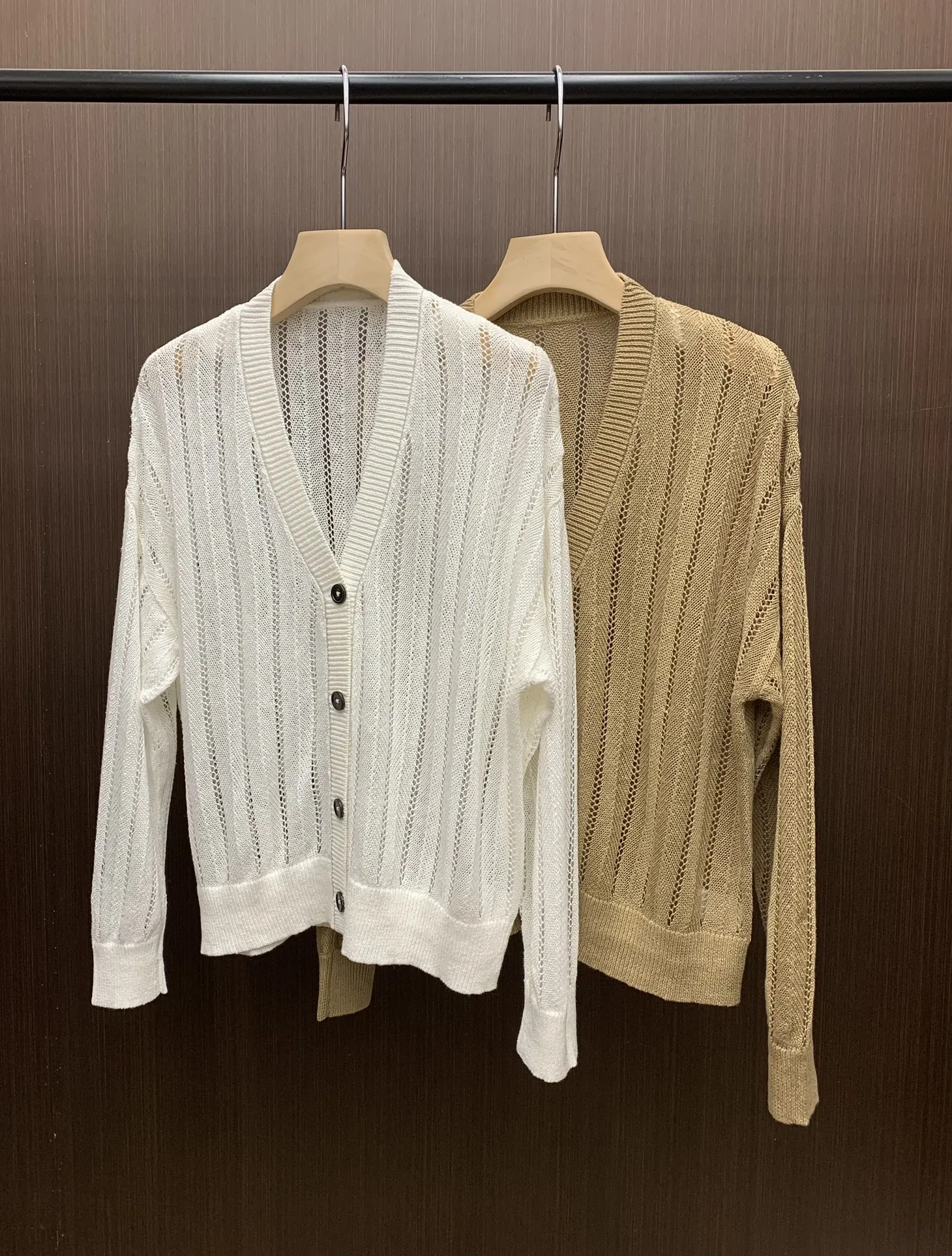 Cardigan for Ladies 2024 New Spring Linen Bead Chain Single Breasted V-neck Loose Casual Long Sleeve Sweater
Cardigan for Ladies 2024 New Spring Linen Bead Chain Single Breasted V-neck Loose Casual Long Sleeve Sweater