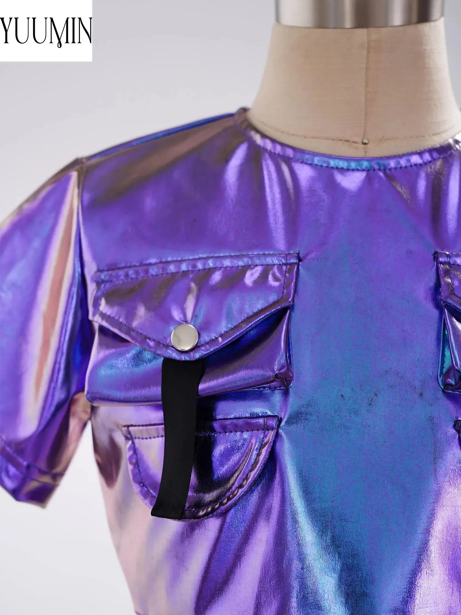 Hip Hop Kids Clothing Girls Boys Metallic Crop Top Round Neck Shiny Tops with Flap Pockets for Dance Party Stage Performance
Hip Hop Kids Clothing Girls Boys Metallic Crop Top Round Neck Shiny Tops with Flap Pockets for Dance Party Stage Performance