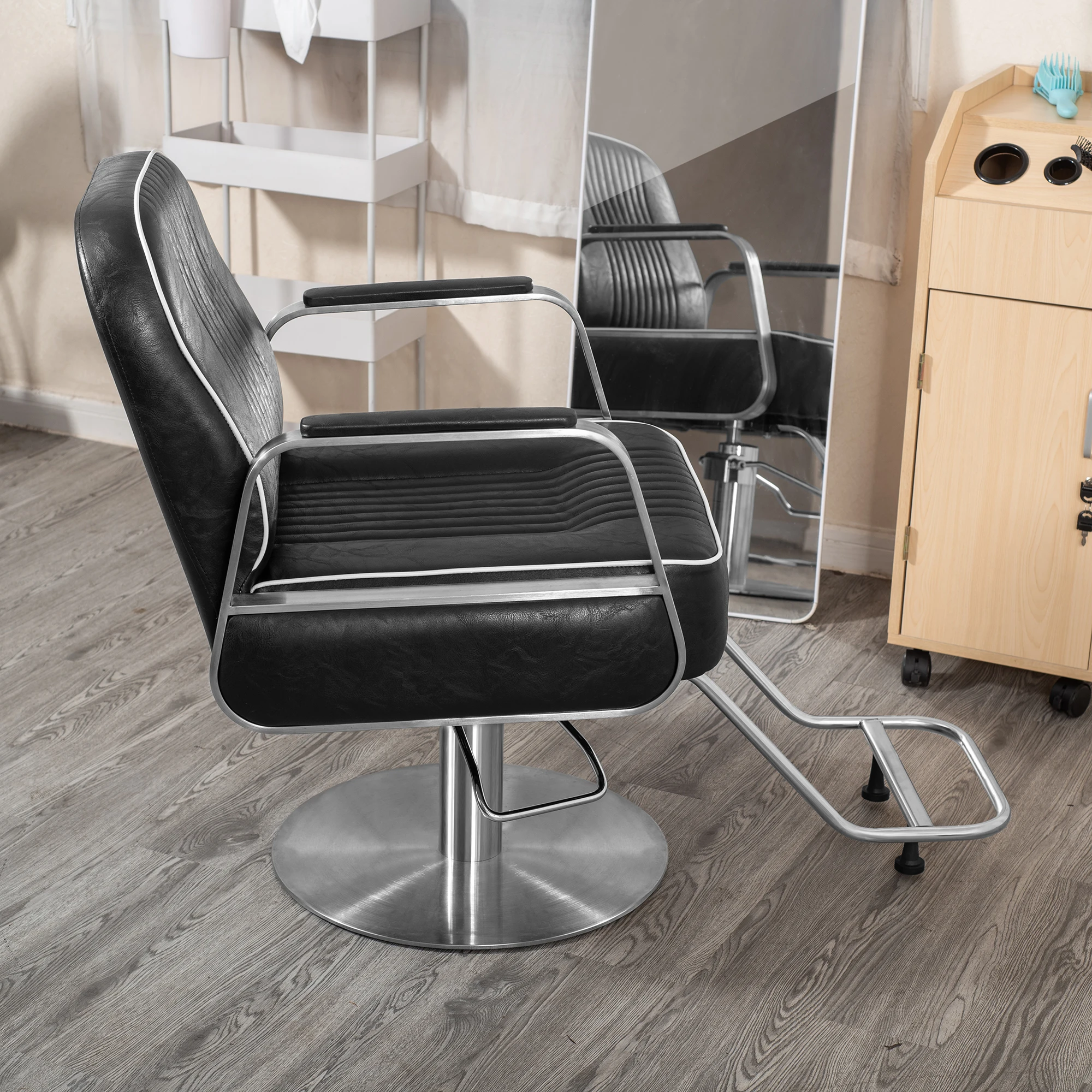 High Strength Steel Frame Padded Cushioning Adjustable Height Professional Styling Chair For Barbershops
High Strength Steel Frame Padded Cushioning Adjustable Height Professional Styling Chair For Barbershops
