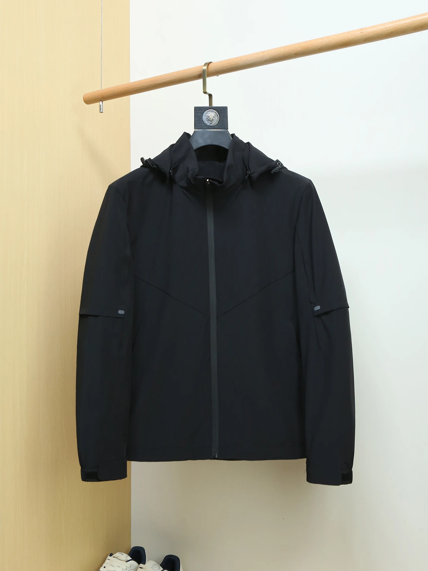 Men's 2026 Spring New Sle Windproof Hooded Jaet Casual Faion Polyester Fiber Long Sve Zipper Closure Outdoor Coat
Men's 2026 Spring New Sle Windproof Hooded Jaet Casual Faion Polyester Fiber Long Sve Zipper Closure Outdoor Coat