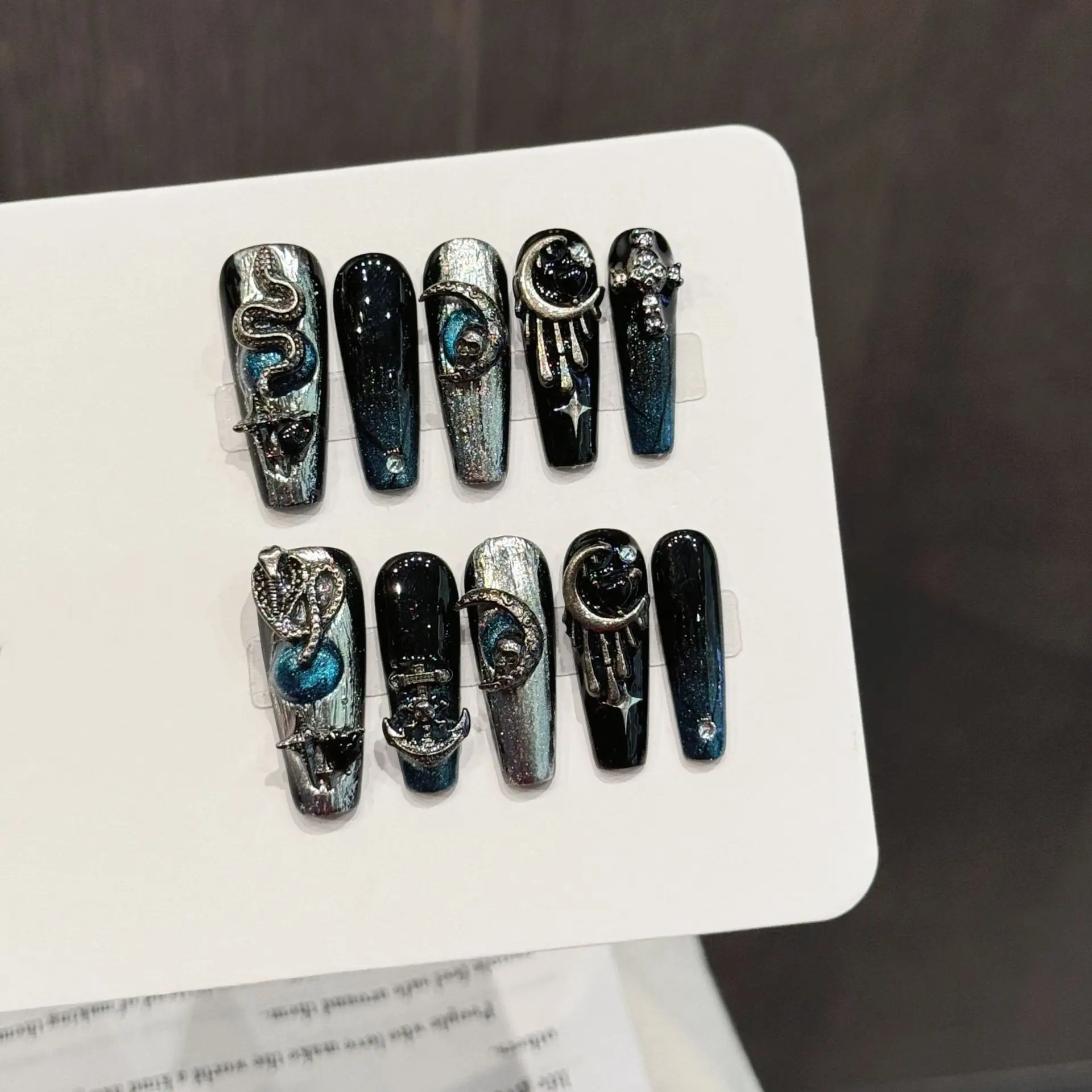 Cyber Serpent Dark Techwear Press On Nails Extra Long Stiletto Black-Blue Gradient 3D Metal Snake Gear Rhinestone Heavy Duty Han
Cyber Serpent Dark Techwear Press On Nails Extra Long Stiletto Black-Blue Gradient 3D Metal Snake Gear Rhinestone Heavy Duty Han