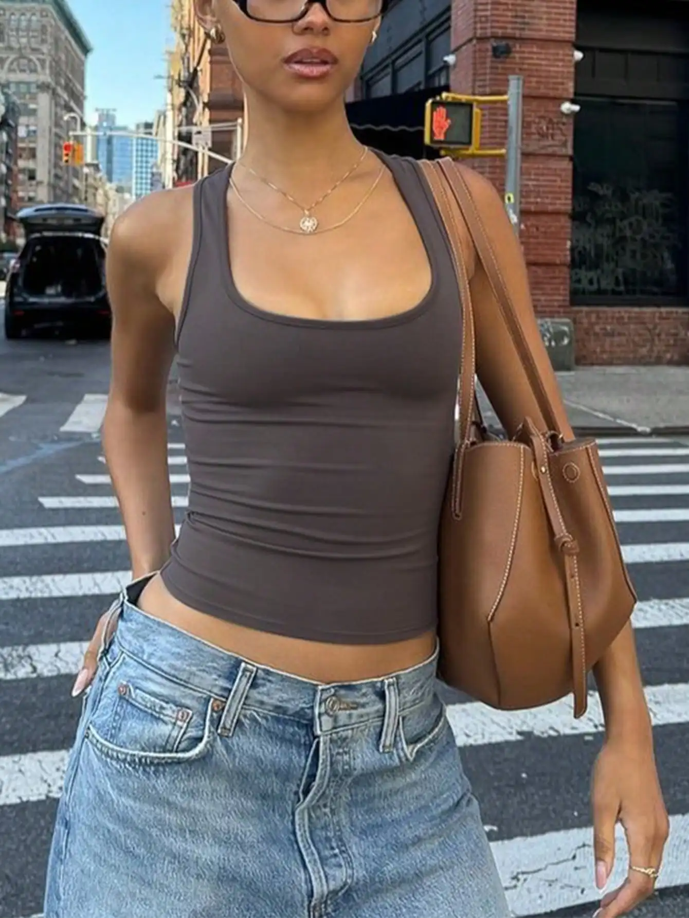 Женский однотонный облегающий укороченный топ для весенне-летнего повседневного и уличного стиля
Женский однотонный облегающий укороченный топ для весенне-летнего повседневного и уличного стиля