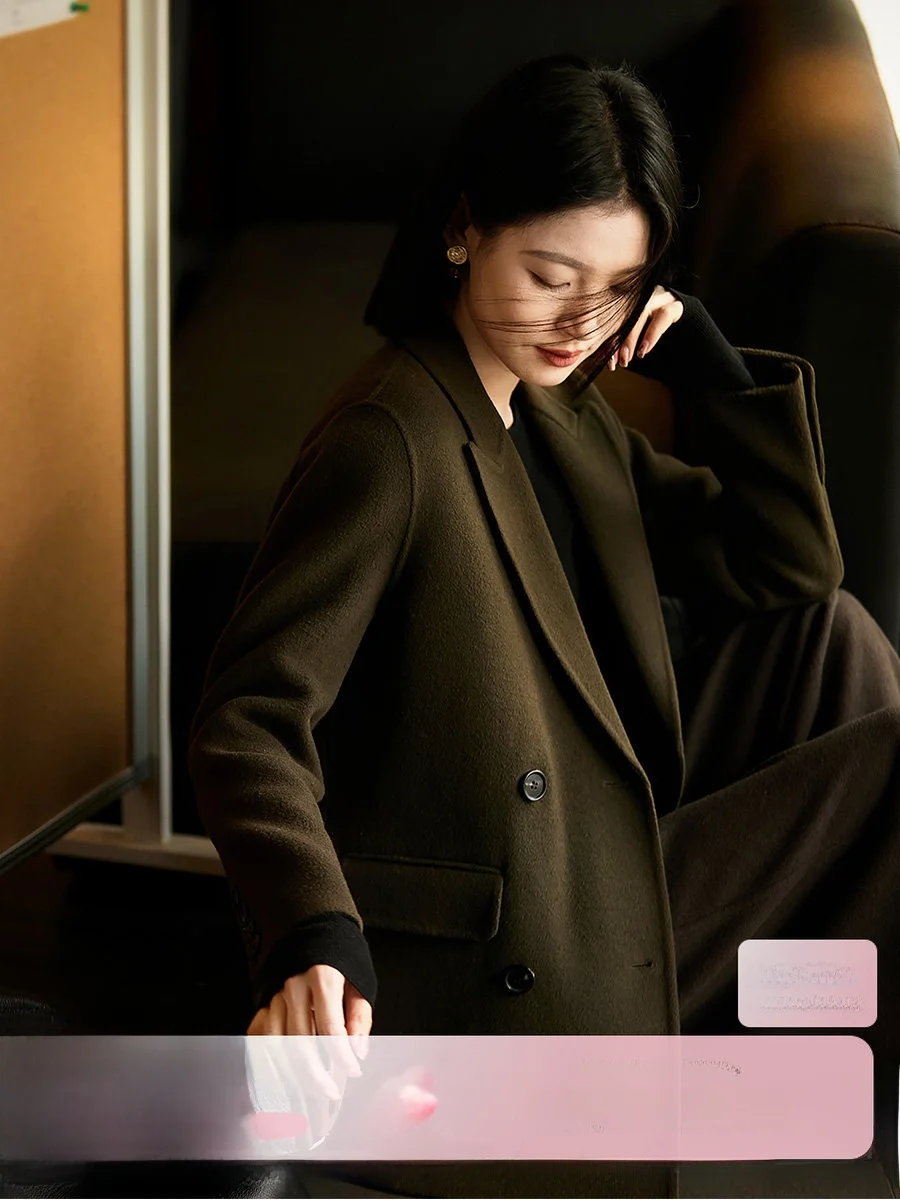 Double-Faced Woolen Suiting Jacket Short Outerwear Women's Style Spring 2026 New Year's Collection Warm OL Commute Fashion
Double-Faced Woolen Suiting Jacket Short Outerwear Women's Style Spring 2026 New Year's Collection Warm OL Commute Fashion
