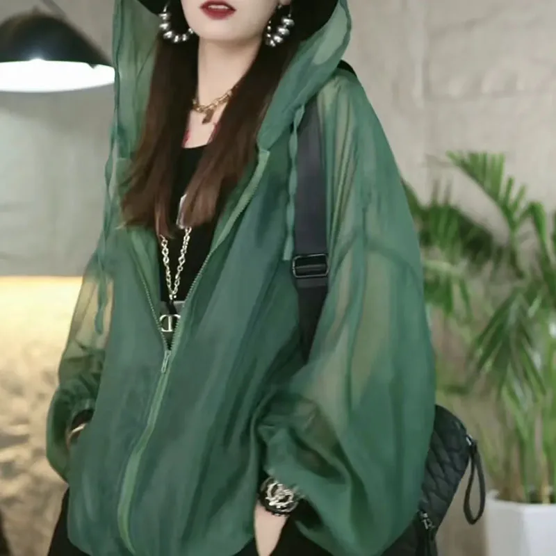 Новая женская летняя солнцезащитная куртка с капюшоном и завязками, повседневная, модная, однотонная, тонкая, дышащая, свободного кроя
Новая женская летняя солнцезащитная куртка с капюшоном и завязками, повседневная, модная, однотонная, тонкая, дышащая, свободного кроя