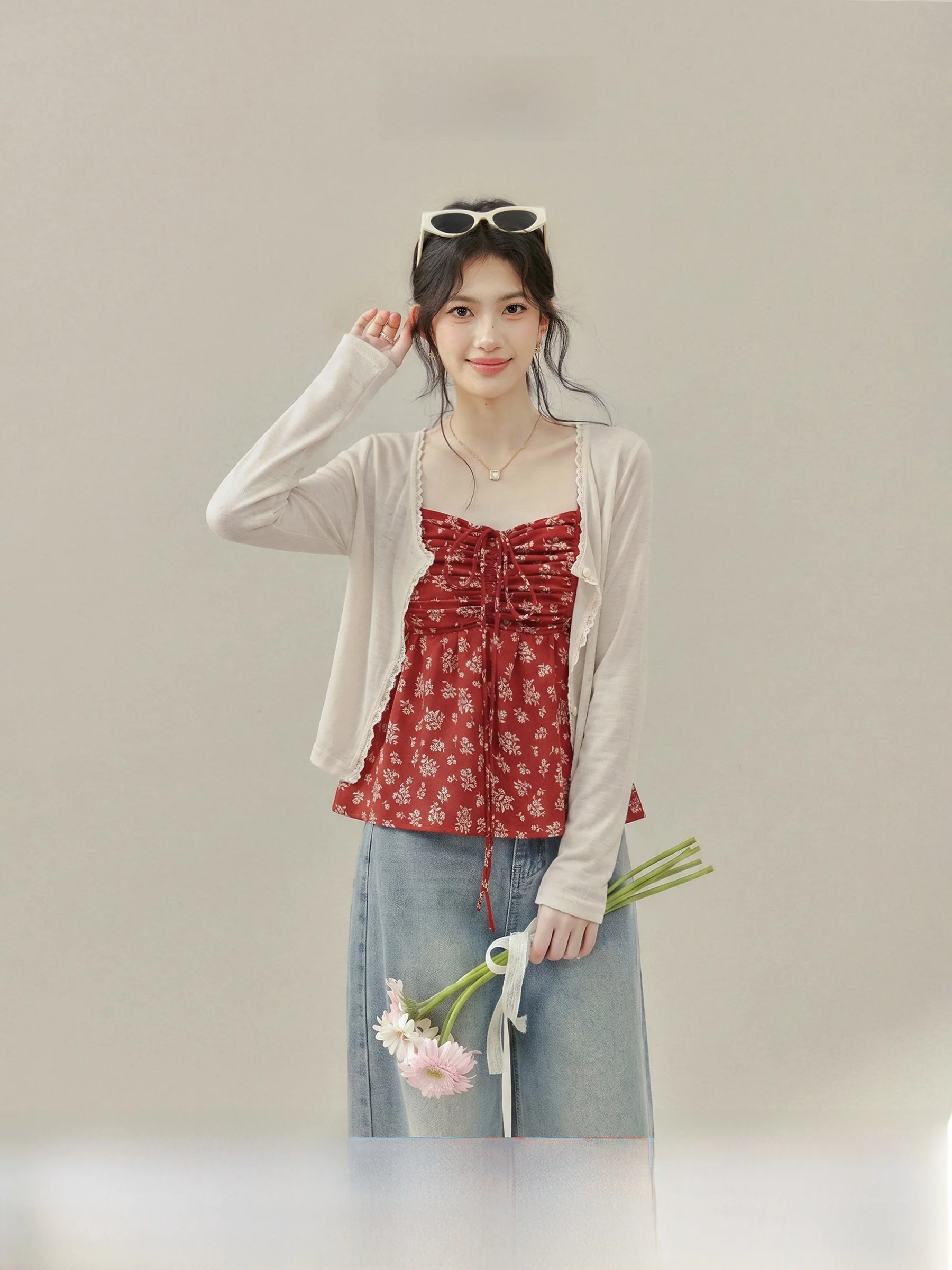 Summer Beach Holiday Style Red Floral Waist-Cinching Strap Vest Women's Top Lace Material Slim Fit Short Length Outerwear
Summer Beach Holiday Style Red Floral Waist-Cinching Strap Vest Women's Top Lace Material Slim Fit Short Length Outerwear