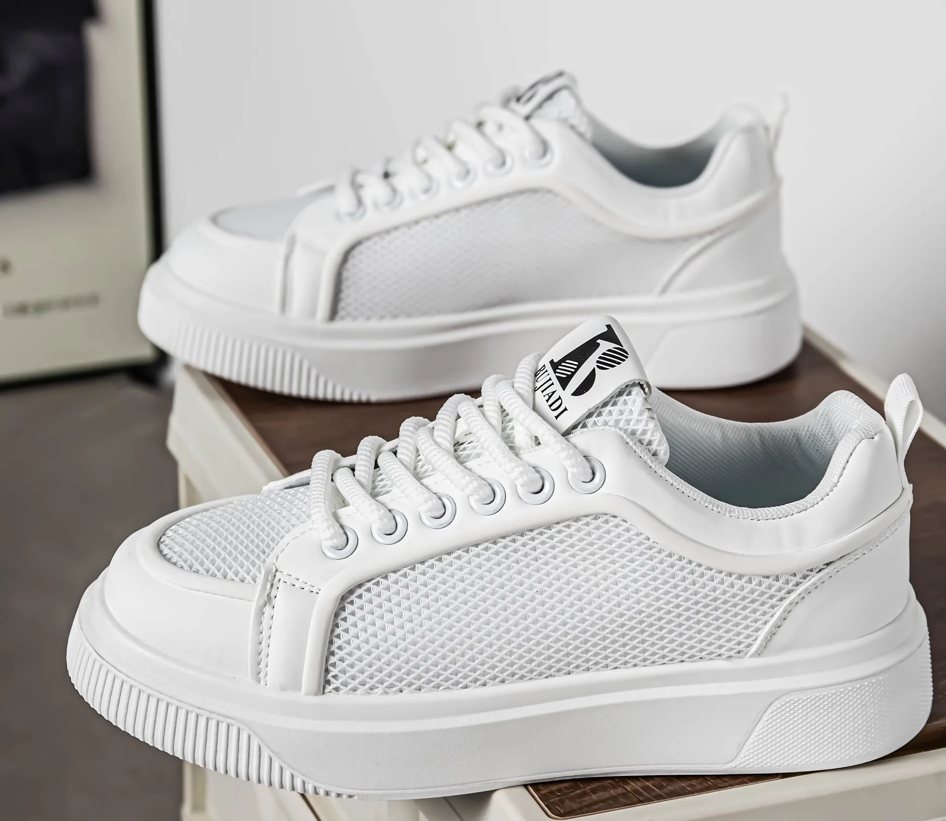 Leisure sports trainers unisex plain design elastic sole comfortable breathable shoes for daily outdoor activities and travel
Leisure sports trainers unisex plain design elastic sole comfortable breathable shoes for daily outdoor activities and travel