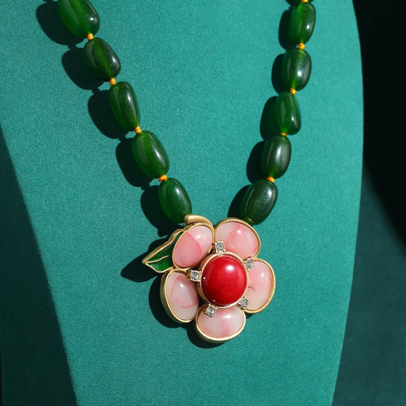 Vintage Green Glaze Natural Stone Beads Necklace Pink Flower Pendant Woman Retro Elegant Luxury Quality Jewelry Designer Gift
Vintage Green Glaze Natural Stone Beads Necklace Pink Flower Pendant Woman Retro Elegant Luxury Quality Jewelry Designer Gift