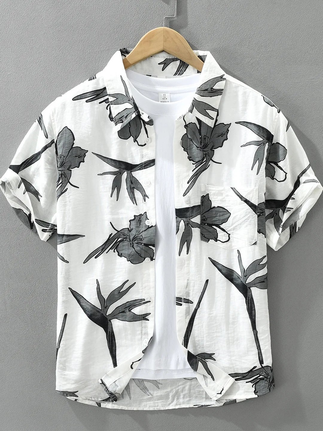 Men's Cotton Polyester Blend Short Sleeve Printed Shirt Breathable Casual Summer Tropical Holiday Style Loose Fit Streetwear
Men's Cotton Polyester Blend Short Sleeve Printed Shirt Breathable Casual Summer Tropical Holiday Style Loose Fit Streetwear