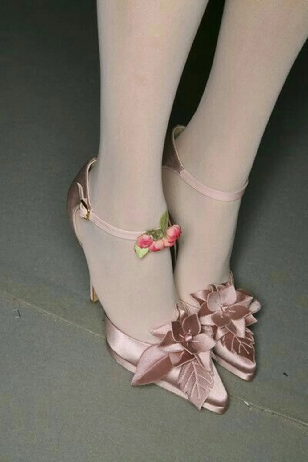 Sweet Blush Pink Satin Pointed-Toe High Heels Ankle Strap Heels Floral Detail Adjustable Buckle Strap Stiletto Heel for Weddings
Sweet Blush Pink Satin Pointed-Toe High Heels Ankle Strap Heels Floral Detail Adjustable Buckle Strap Stiletto Heel for Weddings