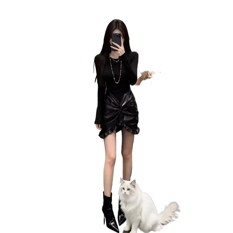 Модное облегающее платье в гонконгском стиле с драпировкой, черное, с круглым вырезом, длинными рукавами и эффектом обхвата бедер, для создания элегантного образа
Модное облегающее платье в гонконгском стиле с драпировкой, черное, с круглым вырезом, длинными рукавами и эффектом обхвата бедер, для создания элегантного образа