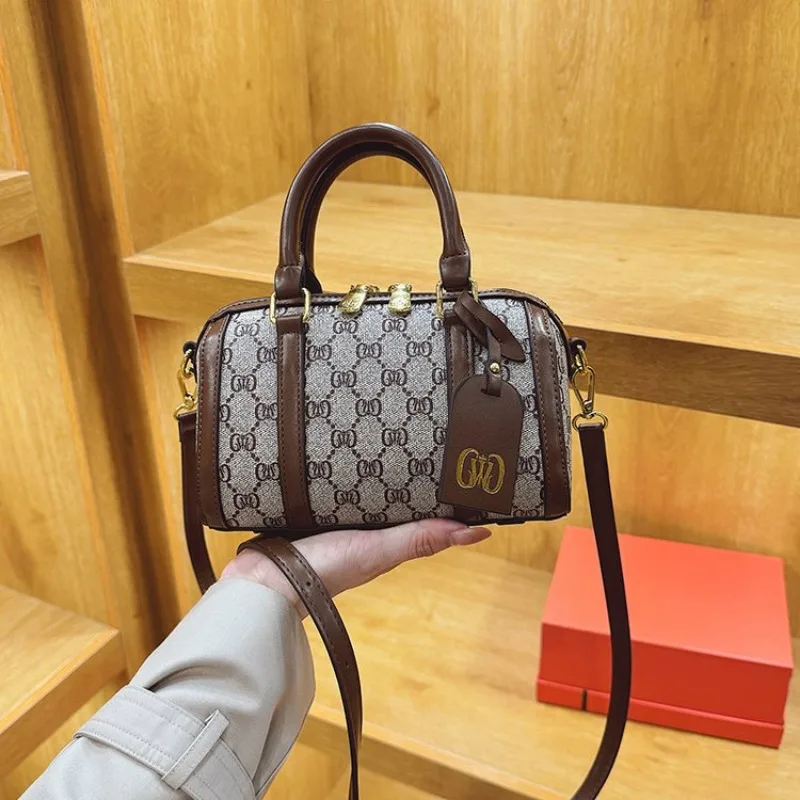 Stylish Retro Diaper Bag Women's Bag Tote Baptism Family Trip Versatile Exquisite Glamorous Versatile Fashionable Commuting
Stylish Retro Diaper Bag Women's Bag Tote Baptism Family Trip Versatile Exquisite Glamorous Versatile Fashionable Commuting