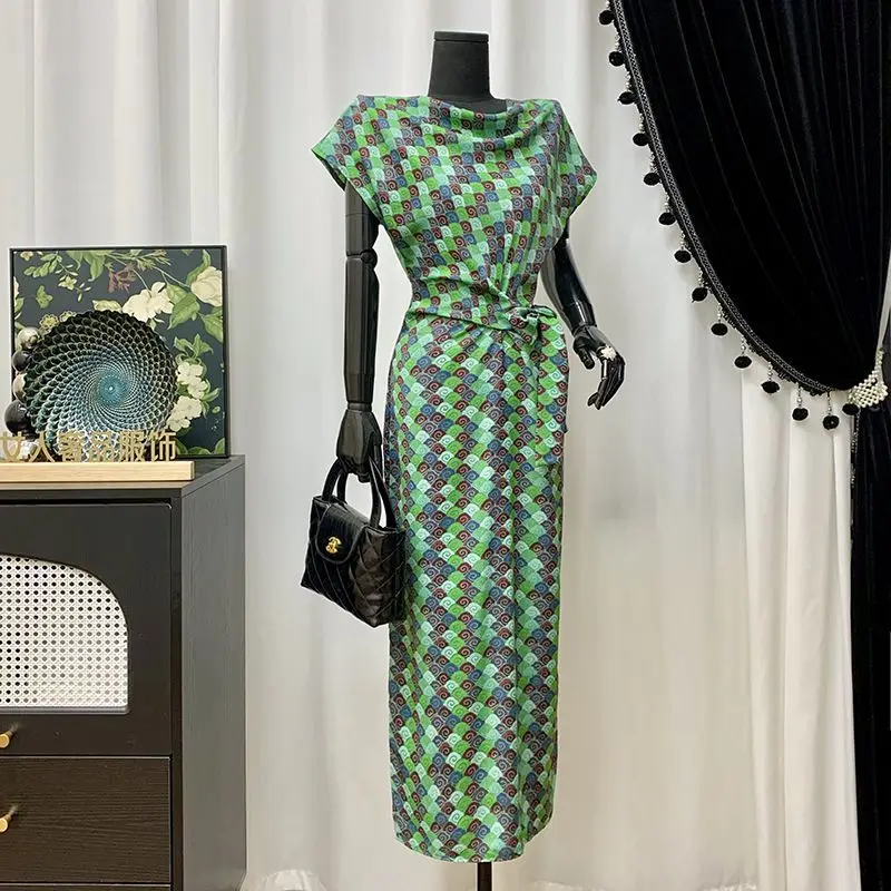 2026 summer Korean abstract printed plaid chiffon yarn long dress with shoulder sleeves, round neck kinked hip skirt
2026 summer Korean abstract printed plaid chiffon yarn long dress with shoulder sleeves, round neck kinked hip skirt