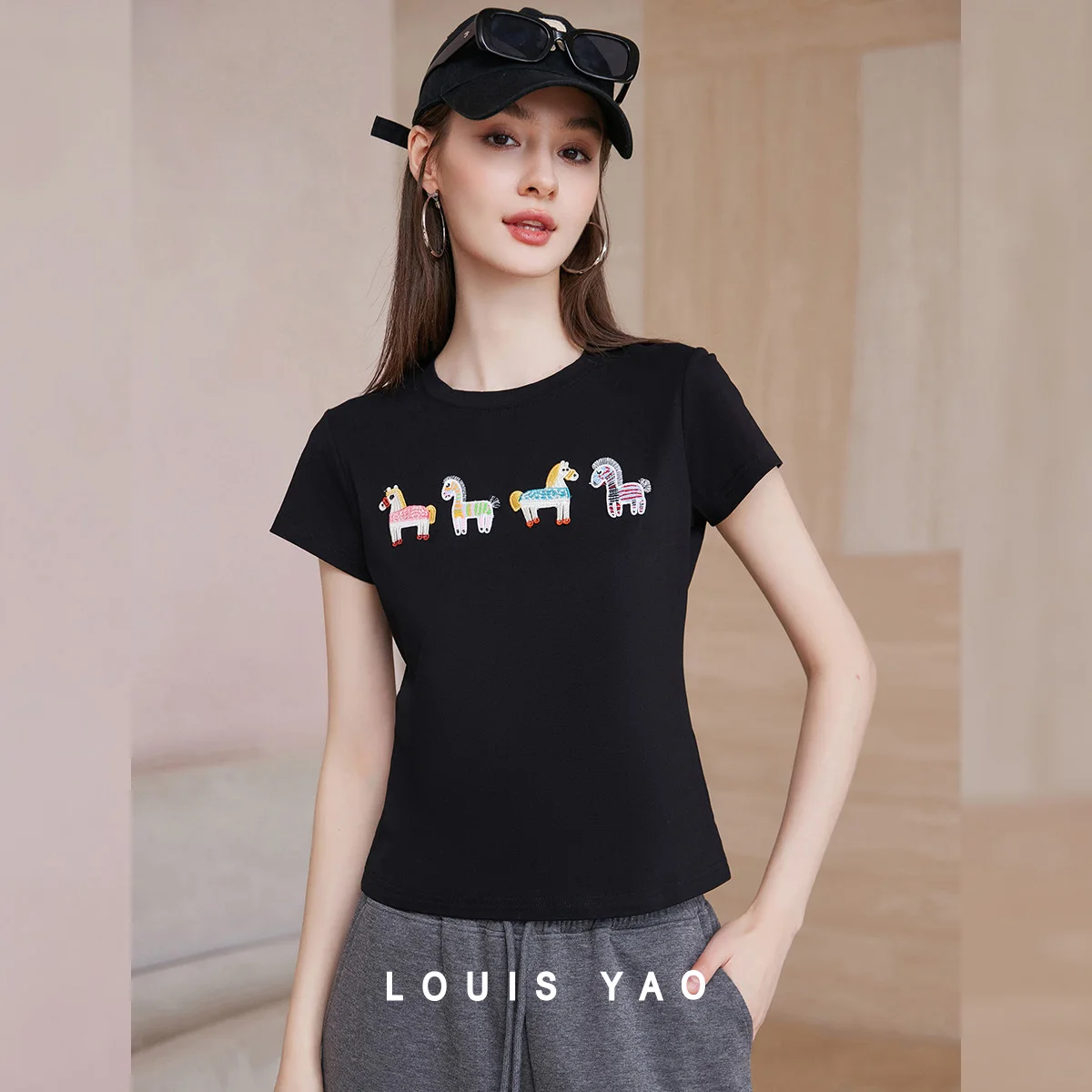 LOUIS YAO Fun Animal Pattern Short Sleeve Shirts 2026 Spring/Summer Top Casual Round Neck Knit Short Sleeve T-Shirt for Women
LOUIS YAO Fun Animal Pattern Short Sleeve Shirts 2026 Spring/Summer Top Casual Round Neck Knit Short Sleeve T-Shirt for Women