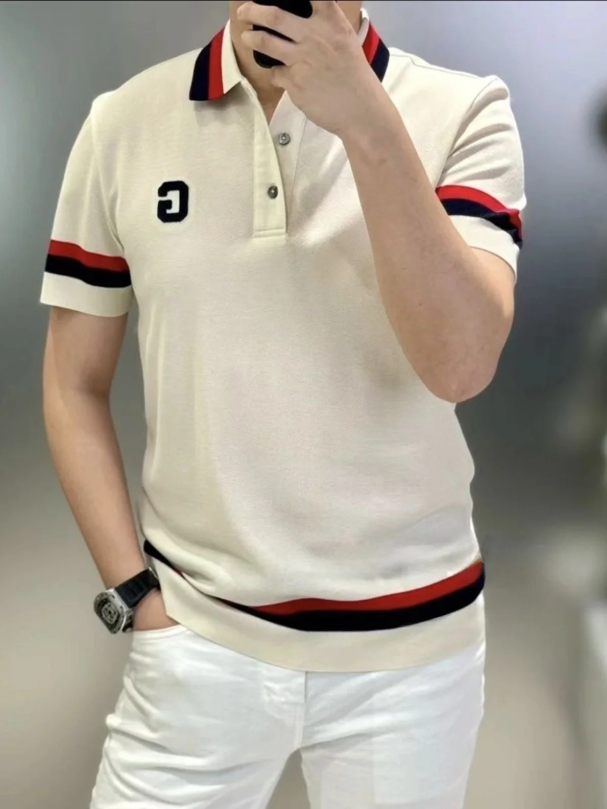 Summer 2025 Men's Slim Fit ort Sve Knitted irt Classic Color Blo Collar Trendy Gentleman T-irt Upper Apparel
Summer 2025 Men's Slim Fit ort Sve Knitted irt Classic Color Blo Collar Trendy Gentleman T-irt Upper Apparel