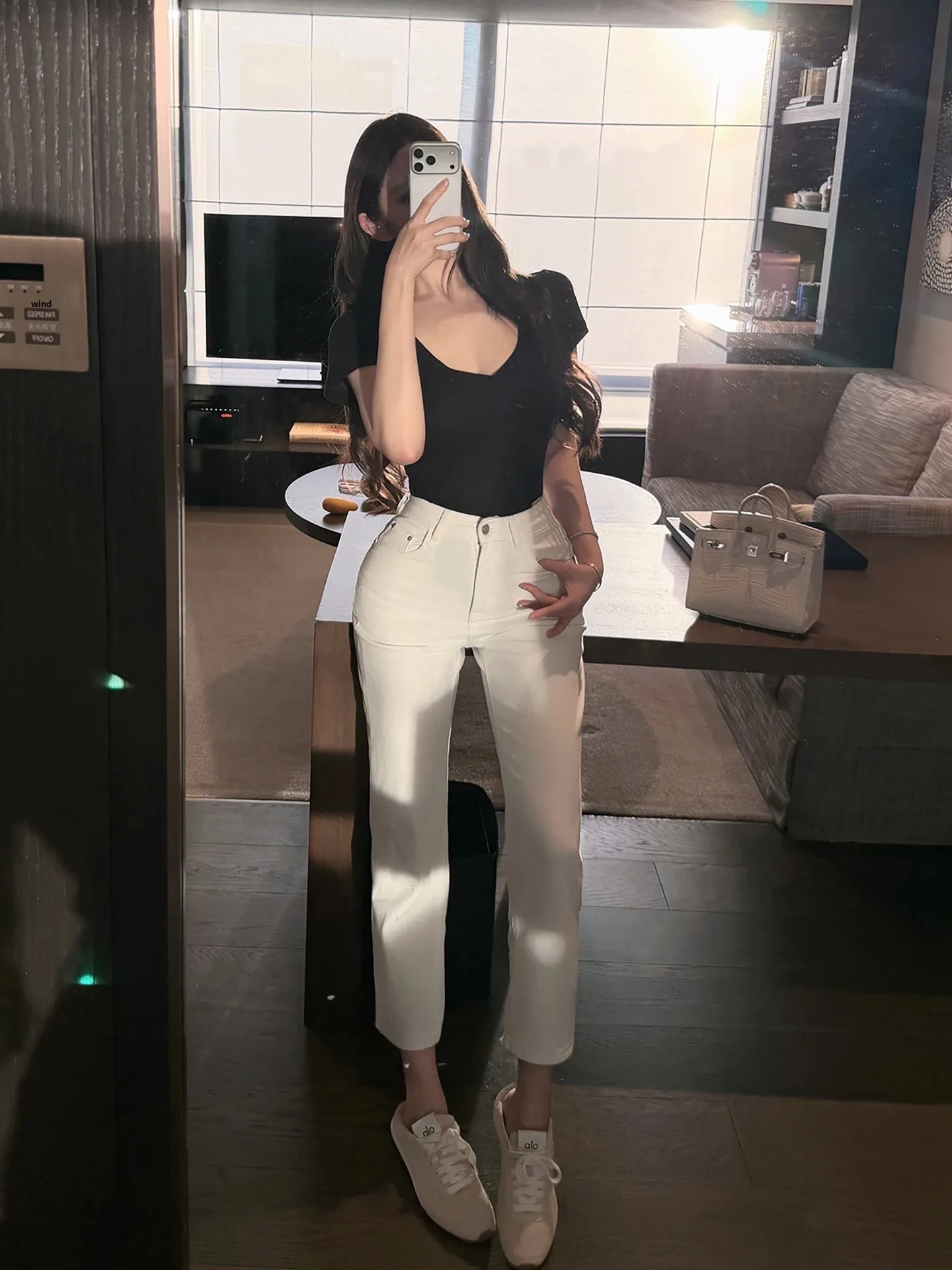High Waist Straight Leg Jeans Women's Slim Fit Bootcut Casual Nine Point Smoke Tube Pants Korean Style Pure Color Butt Lifting
High Waist Straight Leg Jeans Women's Slim Fit Bootcut Casual Nine Point Smoke Tube Pants Korean Style Pure Color Butt Lifting