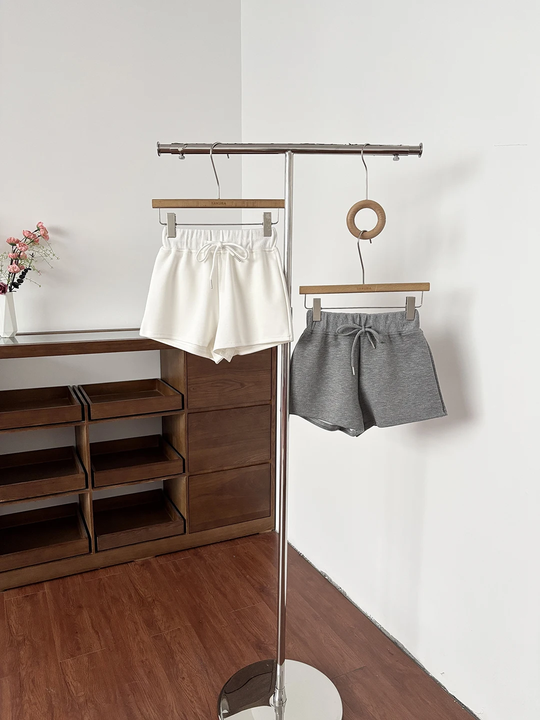 Fashionable Casual Wide Leg A-Line Shorts Women's Slimming Elastic Waist Versatile Summer 2026 Korean Style Polyester Fiber
Fashionable Casual Wide Leg A-Line Shorts Women's Slimming Elastic Waist Versatile Summer 2026 Korean Style Polyester Fiber
