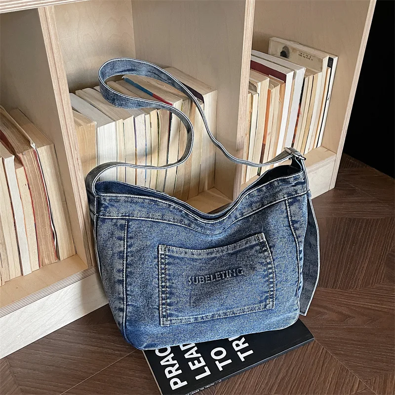 Vintage Washed Denim Shoulder Bag Women New Large Capacity Crossbody Bag Fashionable and Versatile for Daily Use Commuter Bag
Vintage Washed Denim Shoulder Bag Women New Large Capacity Crossbody Bag Fashionable and Versatile for Daily Use Commuter Bag
