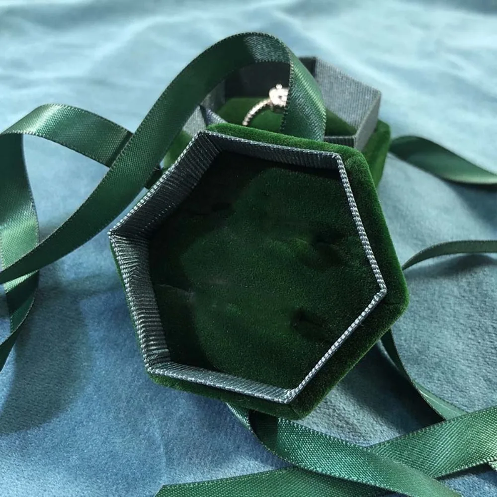 Velvet Flocking Ring Box Ribbon Three-dimensional Hexagonal Jewelry Box Solid Color Earring Storage Jewelry Organizer Wedding
Velvet Flocking Ring Box Ribbon Three-dimensional Hexagonal Jewelry Box Solid Color Earring Storage Jewelry Organizer Wedding