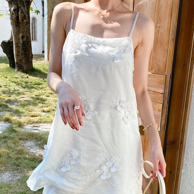 Chinese Style Floral Embroidery Long Cami Tanks Top Women Elegant White Spaghetti Strap Vintage Summer Ladies Vacation Blouse
Chinese Style Floral Embroidery Long Cami Tanks Top Women Elegant White Spaghetti Strap Vintage Summer Ladies Vacation Blouse