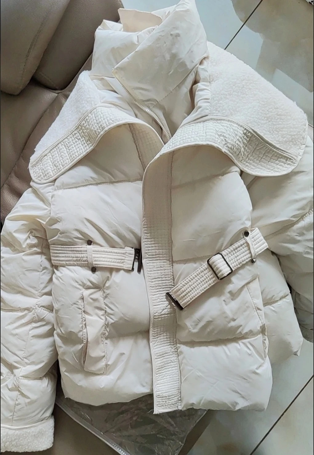 2025 European American women's new winter fake two-piece zipper fashionable double-neck down cotton jacket keeps warm and slim
2025 European American women's new winter fake two-piece zipper fashionable double-neck down cotton jacket keeps warm and slim