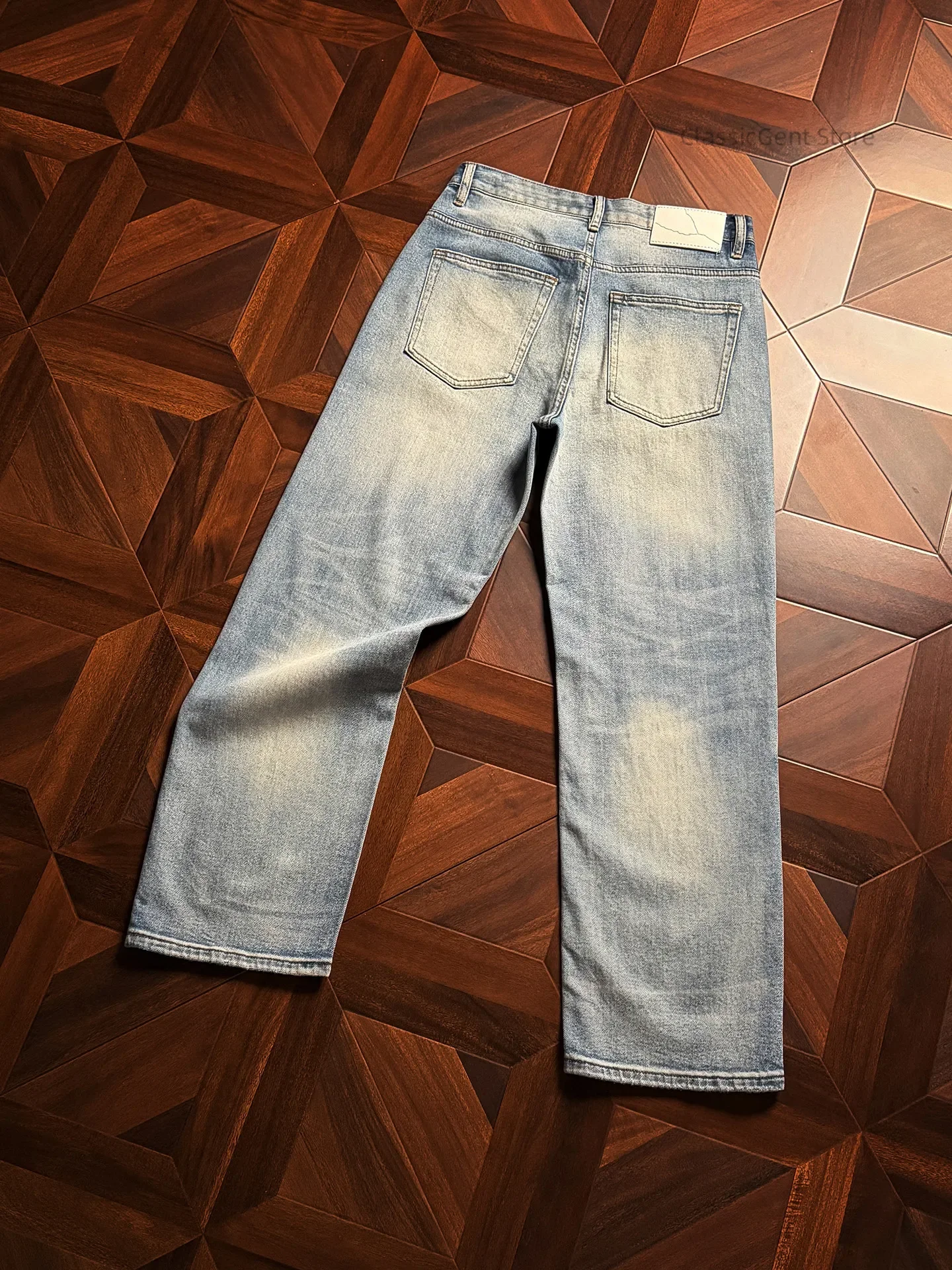 Sizing-dyed, whitened, layered cat whisker 10.5 oz jeans, high-end all-bamboo super-soft yarn
Sizing-dyed, whitened, layered cat whisker 10.5 oz jeans, high-end all-bamboo super-soft yarn