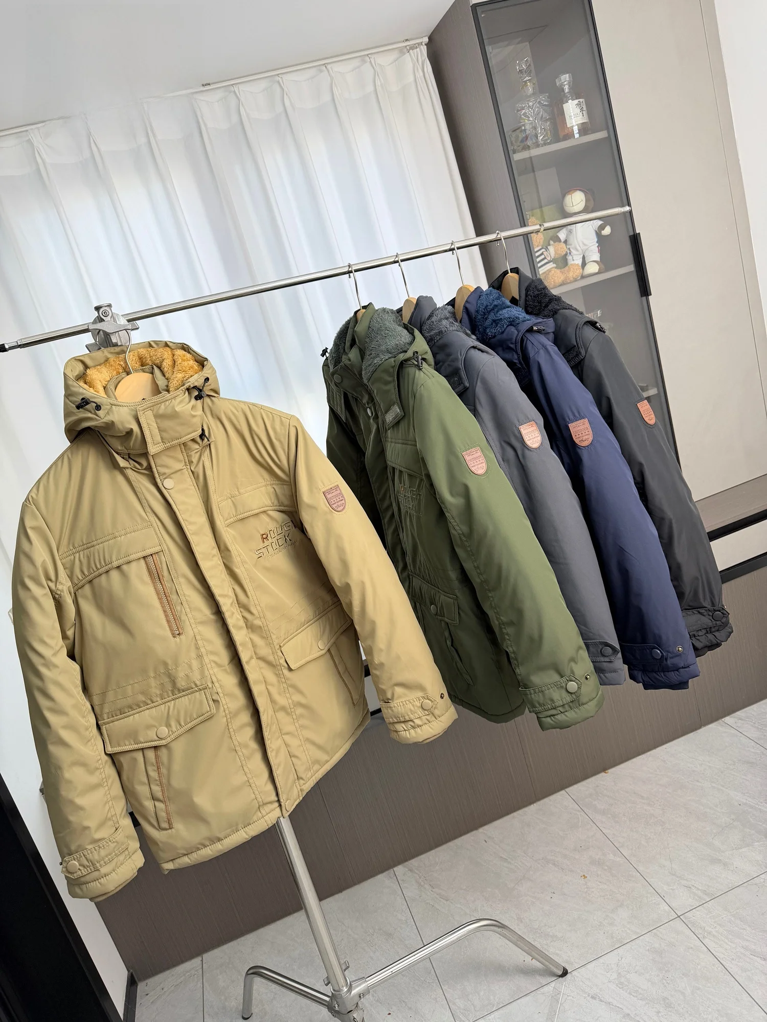 Men's Casual Hooded Workwear Cotton Jaet Lamb Velvet Waterproof Winter Coat Loose Fit Youth Faion Long Sve Color
Men's Casual Hooded Workwear Cotton Jaet Lamb Velvet Waterproof Winter Coat Loose Fit Youth Faion Long Sve Color